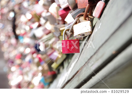 A heart found in a place full of padlocks 81029529