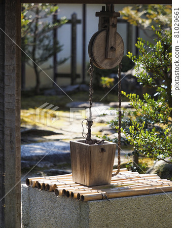 Old well in a japanese garden Old well in a japanese garden 81029661