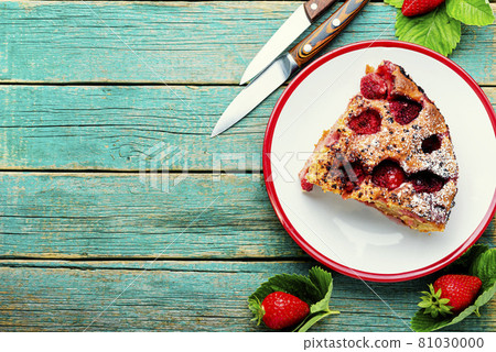 Slice of tasty homemade strawberry tart 81030000