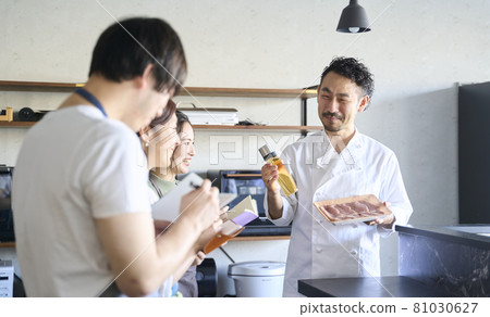 Small group cooking class image 81030627