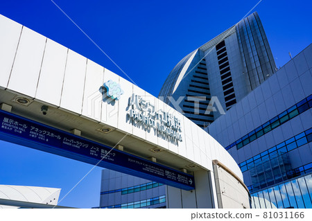 From Queen Mall Bridge to Pacifico Yokohama 81031166