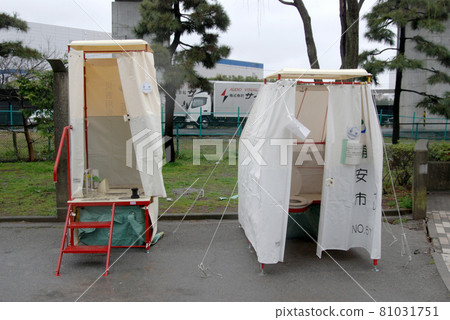 <千葉縣> 東日本大地震造成液化損壞後立即安裝的臨時廁所 81031751