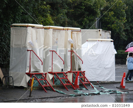 <千葉縣> 東日本大地震造成液化損壞後立即安裝的臨時廁所 81031849
