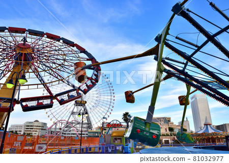 Yokohama Cosmo World attractions 81032977