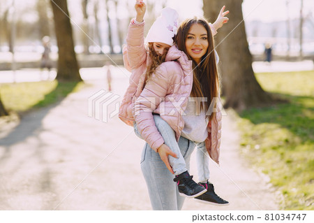 Mother with daughter playing in a spring park 81034747