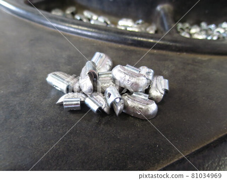 Clip-on wheel weight 81034969