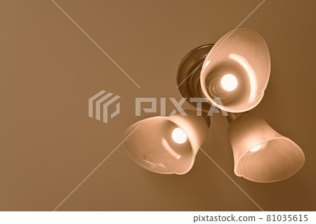 時尚古色古香的燈飾 81035615