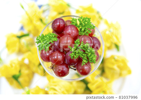 Table at a buffet restaurant party 81037996