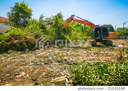 Makro is adjusting the soil in the construction preparation area. Makro is adjusting the soil in the construction preparation area. 81038190