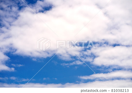 美麗的藍天和雲彩 81038213