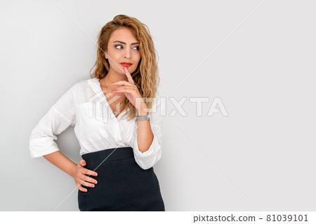 Young beautiful business woman, put her finger to her chin and thinking about problem. 81039101