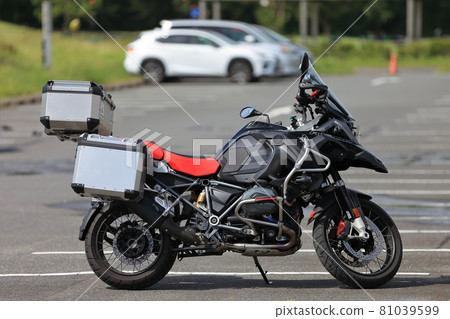 停放的摩托車 81039599