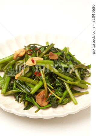 Stir-fried water spinach with garlic Stir-fried water spinach with garlic 81040680