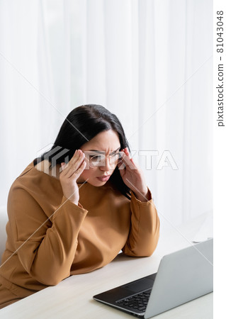 hard project concentrated woman distance education 81043048