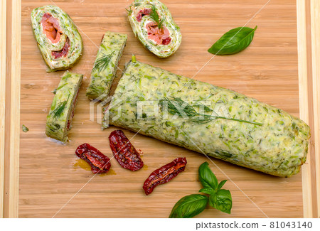 Zucchini roll with cream cheese and salmon Zucchini roll with cream cheese and salmon 81043140