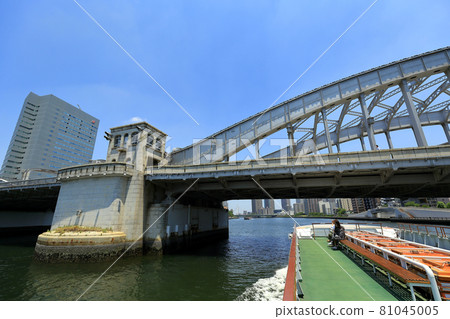 從東京隅田川水上巴士 Kachidoki 橋的景色 從東京隅田川水上巴士 Kachidoki 橋的景色 81045005