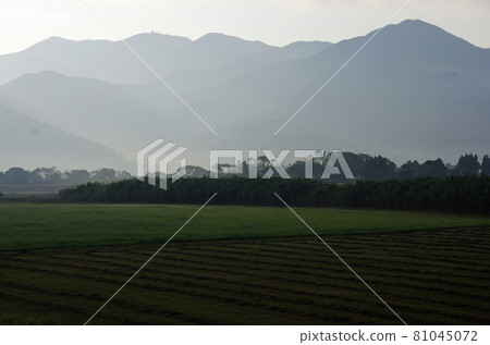 清晨安靜的木月川沿岸的風景 清晨安靜的木月川沿岸的風景 81045072