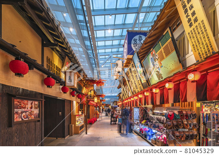 [Ota, Tokyo] Edo Koji, which combines the atmosphere of Edo with modern architecture at Haneda Airport International Terminal. 81045329