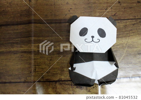 可愛的摺紙熊貓 81045532
