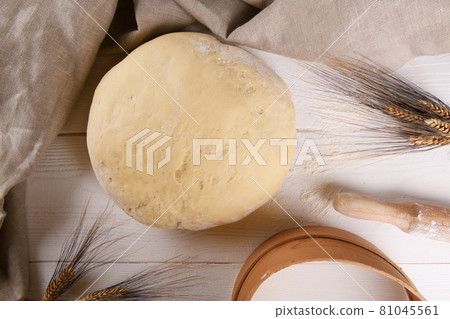 Raw homemande dough for bread or pizza with ears of wheat Raw homemande dough for bread or pizza with ears of wheat 81045561