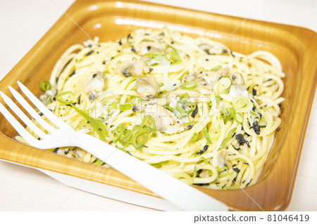 Delicious clam pasta 81046419