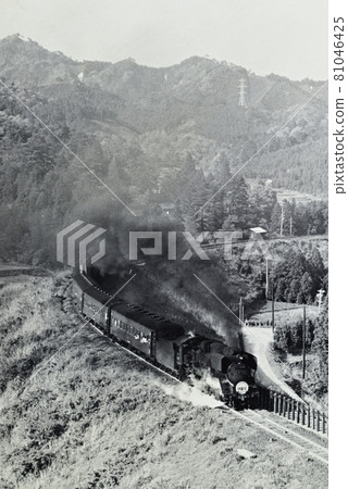 (Railroad Scene) March 1972, Kansai Main Line, Kada Pass: Iga D51 Steam Locomotive [Monochrome, Digitized] 81046425