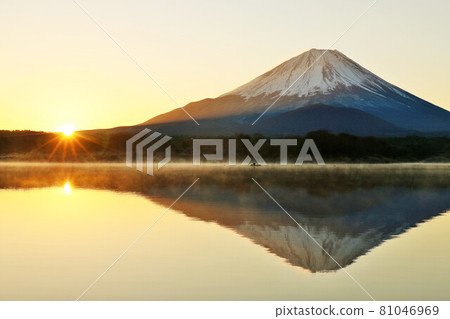Mt. Fuji and the first sunrise Mt. Fuji and the first sunrise 81046969