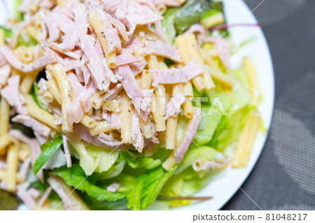 一張美味的蔬菜沙拉的照片 一張美味的蔬菜沙拉的照片 81048217