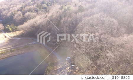 用無人機從天空中取出的“Yatsu Pond”(埼玉縣大里郡Yarii鎮) 用無人機從天空中取出的“Yatsu Pond”(埼玉縣大里郡Yarii鎮) 81048895