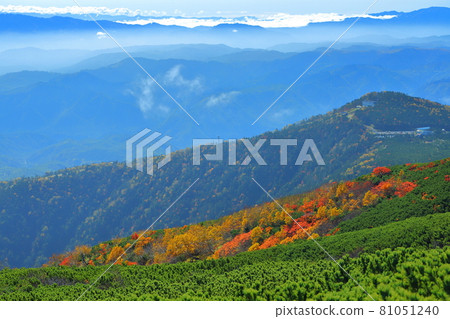 長野縣木曾郡木曾町,從禦嶽山登山道看紅葉與群山 長野縣木曾郡木曾町,從禦嶽山登山道看紅葉與群山 81051240