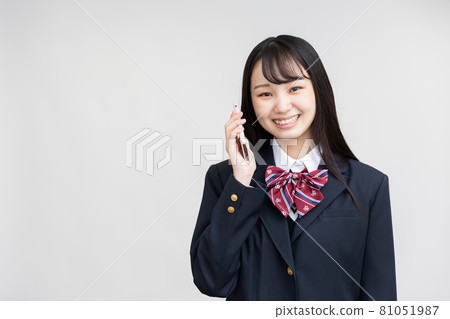 High school girl examinee smartphone 81051987