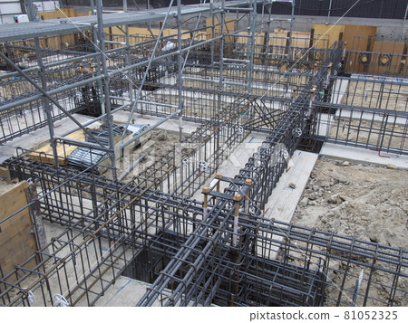 Reinforced concrete foundation reinforcement (building work) Reinforced concrete foundation reinforcement (building work) 81052325