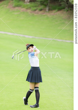 享受高爾夫的女人 享受高爾夫的女人 81052339