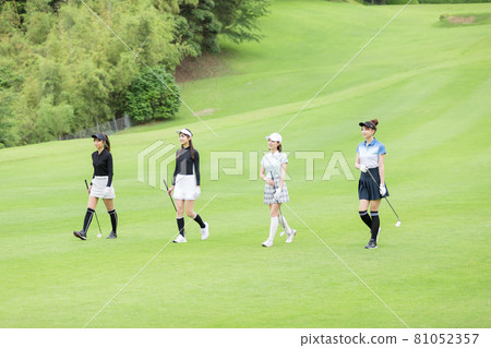 A woman enjoying golf 81052357