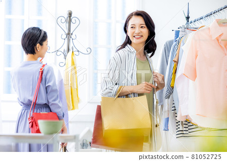 A scene where a woman is shopping 81052725