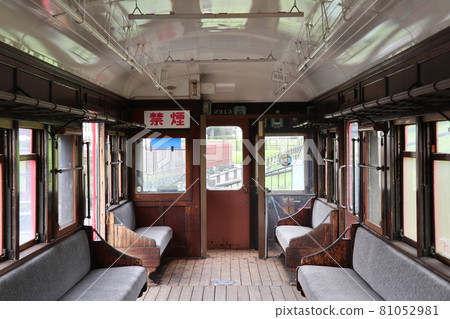 Image of the inside of an old railroad car 81052981