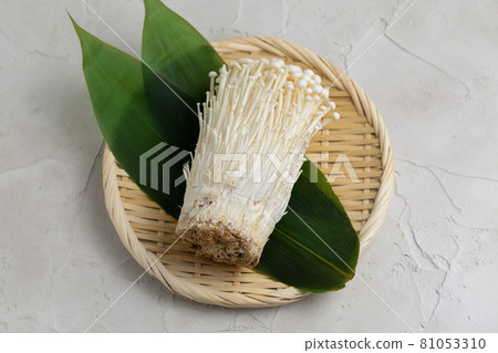 金針菇白色背景 81053310