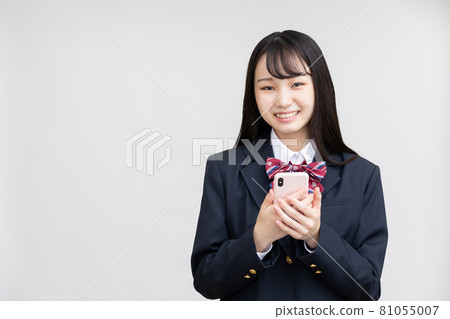 High school girl examinee smartphone 81055007