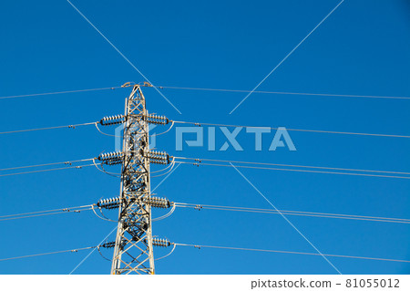 輸電線路塔和藍天 輸電線路塔和藍天 81055012