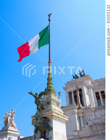 Italian flag Piazza Venezia Rome 81055132