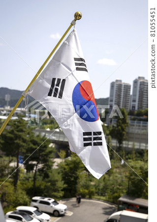 太極旗在風中飄揚 81055451