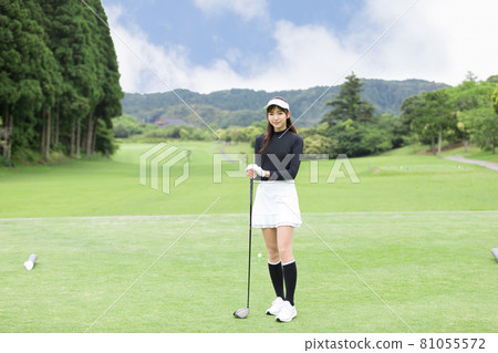 Female teeing ground driver enjoying golf 81055572