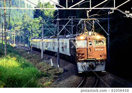 1997 EF63 24 double-headed 185 series rapid train going on the old Shin-Etsu main line 81056438