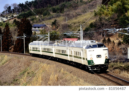 1998 Series 715 ordinary train going on the Tohoku Main Line 81056487