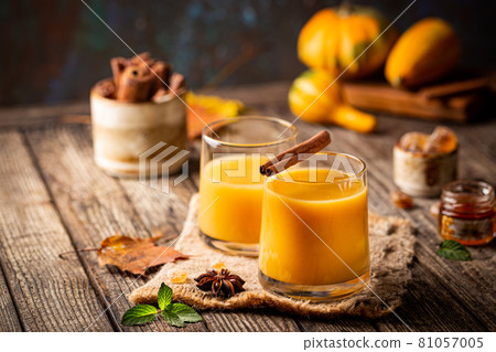 Pumpkin and orange cocktail Pumpkin and orange cocktail 81057005