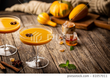 Pumpkin and orange cocktail 81057011