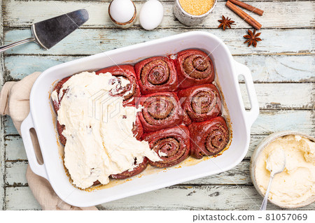 Homemade cinnamon rolls 81057069