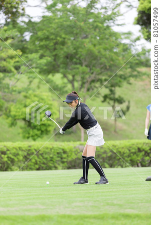 Female tee shot driver enjoying golf Female tee shot driver enjoying golf 81057499