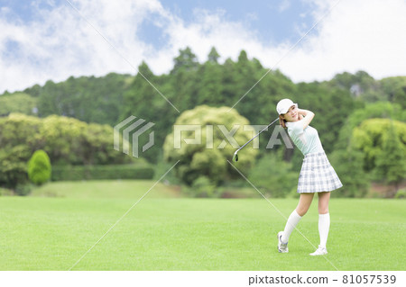 享受高爾夫的女人 享受高爾夫的女人 81057539