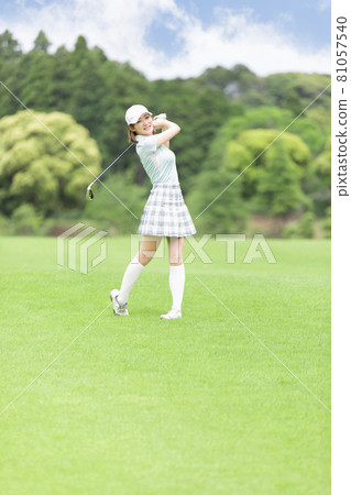 享受高爾夫的女人 享受高爾夫的女人 81057540